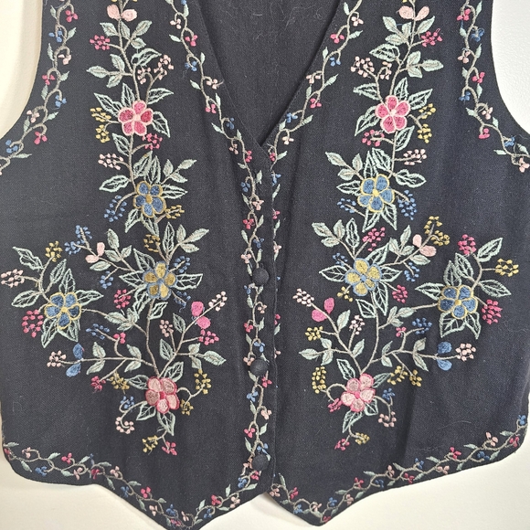 New Directions Black Floral Embroidered Vest Large Boho Western Layering Piece - Picture 2 of 6